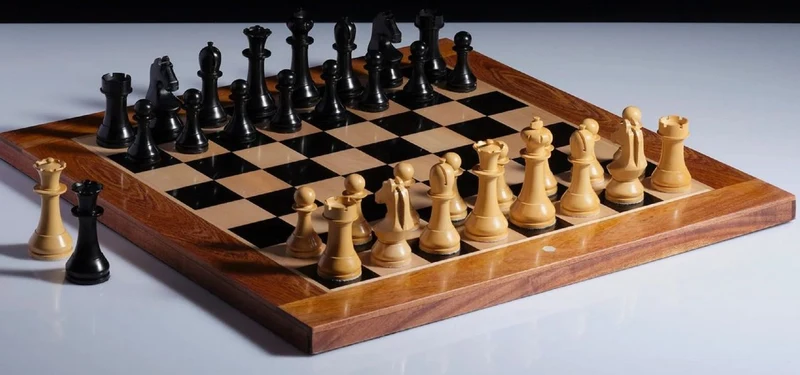 Casa Padrino Luxus Schach Set 50 x 50 cm - Holz Schachspiel - Schachbrett mit Schachfiguren