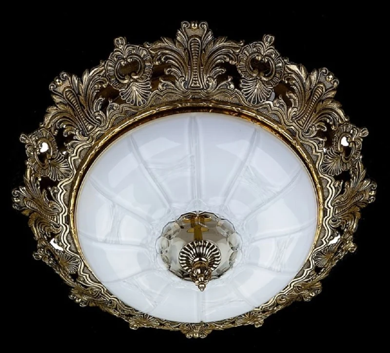 Casa Padrino Luxus Barock Deckenleuchte Antik Messing / Gold / Weiß Ø 47 x H. 21 cm - Prunkvolle Barockstil Deckenlampe - Barock Leuchten
