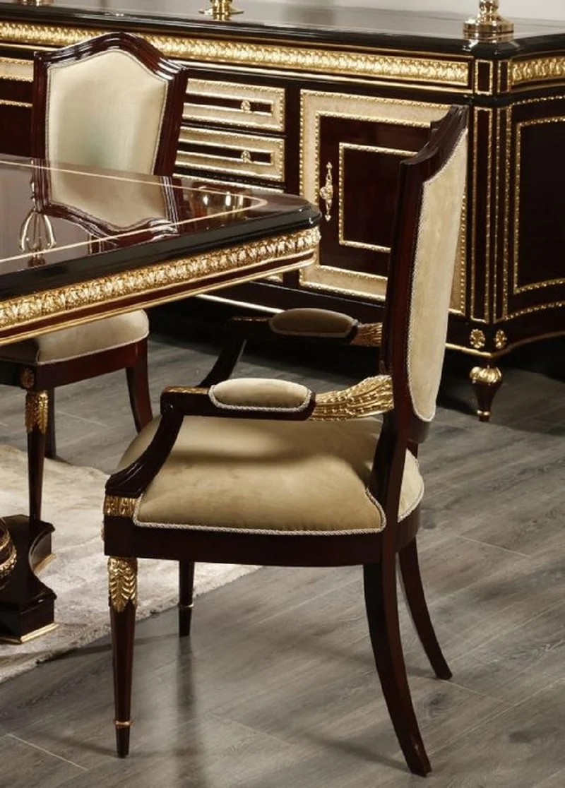 Casa Padrino Luxus Barock Esszimmer Stuhl mit Armlehnen Gold / Dunkelbraun / Gold - Luxus Esszimmer Möbel im Barockstil - Prunkvolle Barock Möbel - Barock Interior