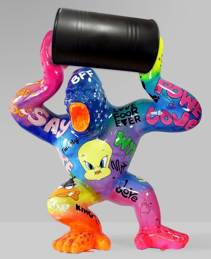 Casa Padrino Luxus Deko Skulptur Gorilla Affe mit Fass Mehrfarbig / Schwarz H. 240 cm - Große Deko Figur - XXL Deko Skulptur - XXL Deko Figur - Wohnzimmer Deko - Garten Deko - Luxus Figuren