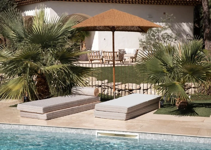Casa Padrino Luxus Sonnenschirm mit Ständer Braun 200 x 200 cm