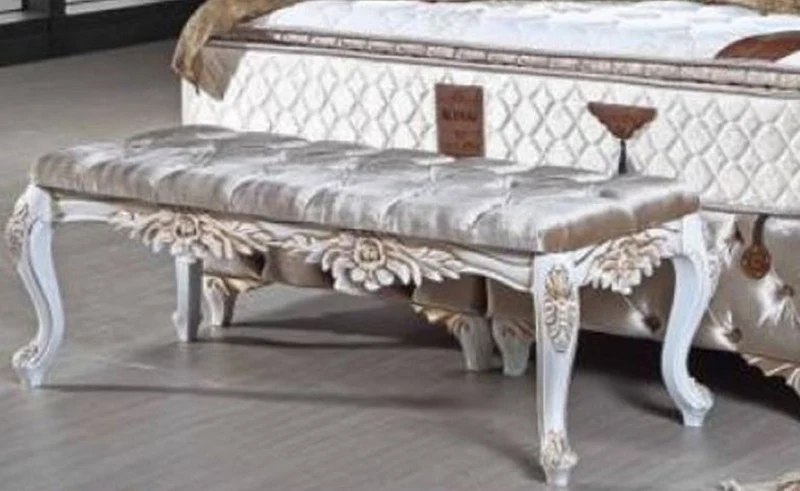 Casa Padrino Barock Sitzbank Silber / Weiß / Gold - Gepolsterte Massivholz Bank mit edlem Samtstoff - Handgefertigte Barock Möbel - Edel & Prunkvoll