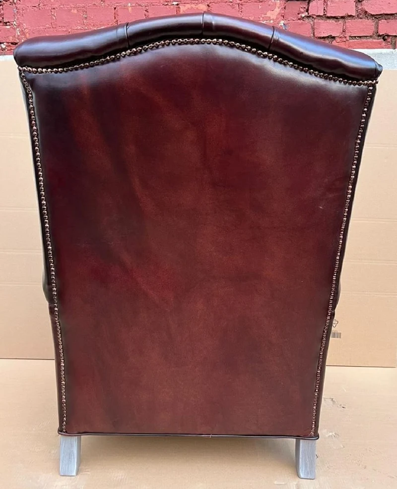 Casa Padrino Luxus Chesterfield Ohrensessel Weinrot / Grau 90 x 90 x H. 110 cm - Echtleder Chesterfield Wohnzimmer Sessel - Wohnzimmer Möbel - Chesterfield Möbel - Luxus Möbel