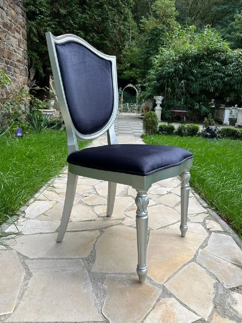 Casa Padrino Luxus Art Deco Samt Esszimmer Stuhl Dunkelblau / Silber - Art Deco Massivholz Stuhl - Art Deco Esszimmer Möbel - Art Deco Möbel - Art Deco Einrichtung - Luxus Möbel im Art Deco Stil