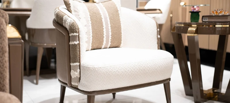 Casa Padrino Luxus Sessel Weiß / Grau / Braun - Wohnzimmer Sessel - Hotel Sessel - Wohnzimmer Möbel - Hotel Möbel - Luxus Möbel