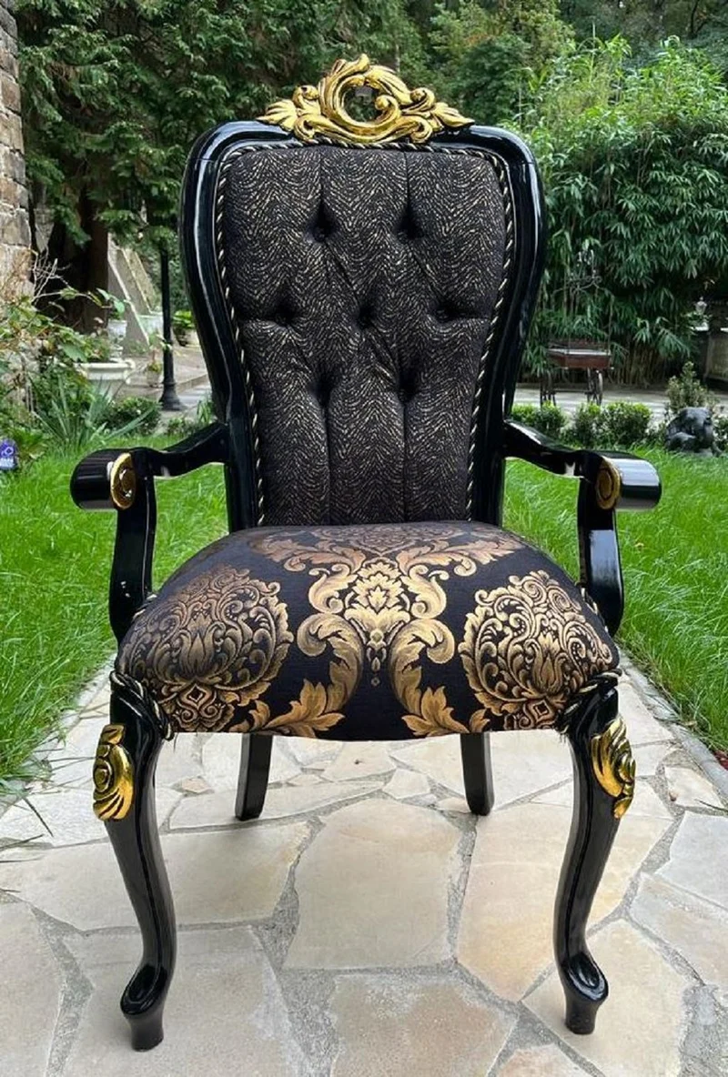 Casa Padrino Luxus Barock Esszimmer Stuhl mit Armlehnen Schwarz / Gold - Luxus Esszimmer Möbel im Barockstil - Prunkvolle Barock Möbel - Barock Interior