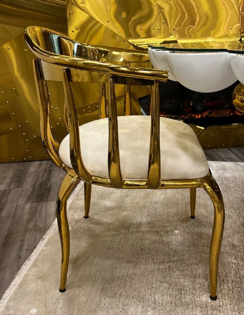 Casa Padrino Luxus Designer Esszimmer Stuhl mit Armlehnen Creme / Gold 57 x 57 x H. 82 cm - Esszimmer Möbel - Luxus Möbel - Hotel & Restaurant Möbel - Designer Möbel