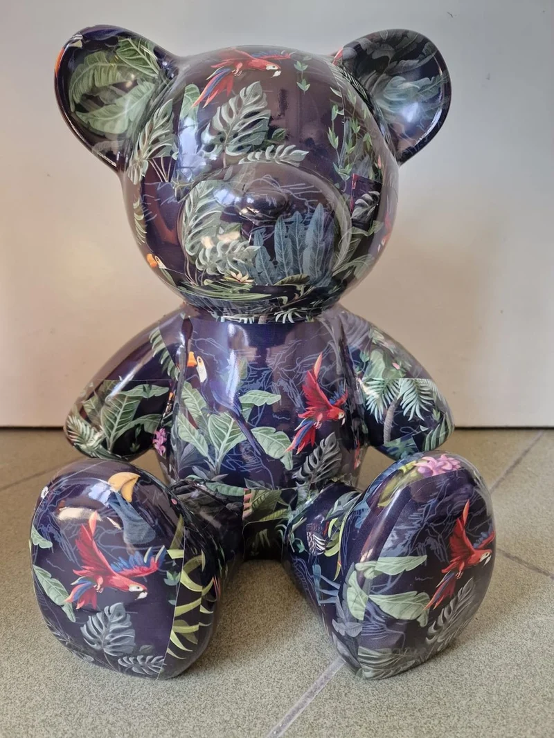 Casa Padrino Luxus Designer Dekofigur Teddybär Mehrfarbig H. 31 cm - Kunstharz Deko Skulptur - Luxus Deko Figur - Designer Deko Figur - Luxus Accessoires