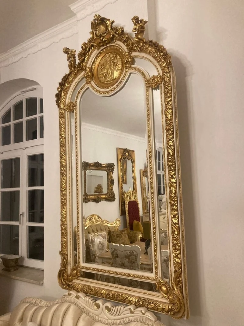 Casa Padrino Barock Spiegel Gold / Cremeweiß - Handgefertigter Barockstil Wandspiegel mit eleganten Verzierungen und dekorativen Engelsfiguren - Barock Möbel - Edel & Prunkvoll