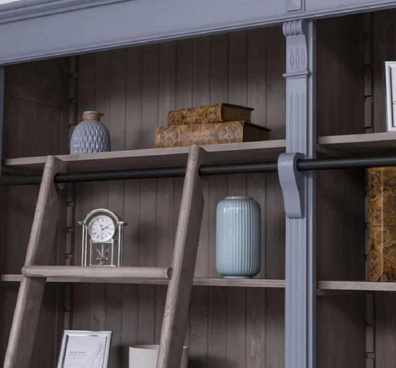Casa Padrino Landhausstil Bücherschrank mit Leiter Hellblau / Grau 223 x 51 x H. 228 cm - Massivholz Schrank - Wohnzimmerschrank - Regalschrank - Büroschrank - Landhausstil Möbel