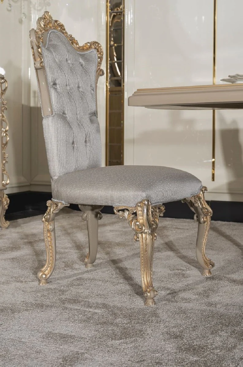 Casa Padrino Luxus Barock Esszimmer Stuhl 4er Set Silber / Grau / Gold - Prunkvolle Barockstil Küchen Stühle - Luxus Esszimmer Möbel im Barockstil - Barock Esszimmer Möbel - Barockstil Möbel