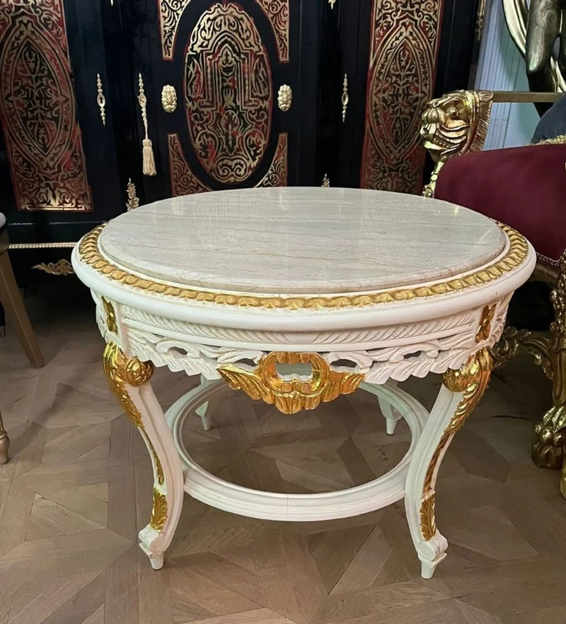 Casa Padrino Barock Couchtisch mit Marmorplatte Weiß / Gold / Creme - Runder Massivholz Wohnzimmertisch im Barockstil - Barockstil Wohnzimmer Möbel - Barock Möbel - Antik Stil Wohnzimmer Möbel
