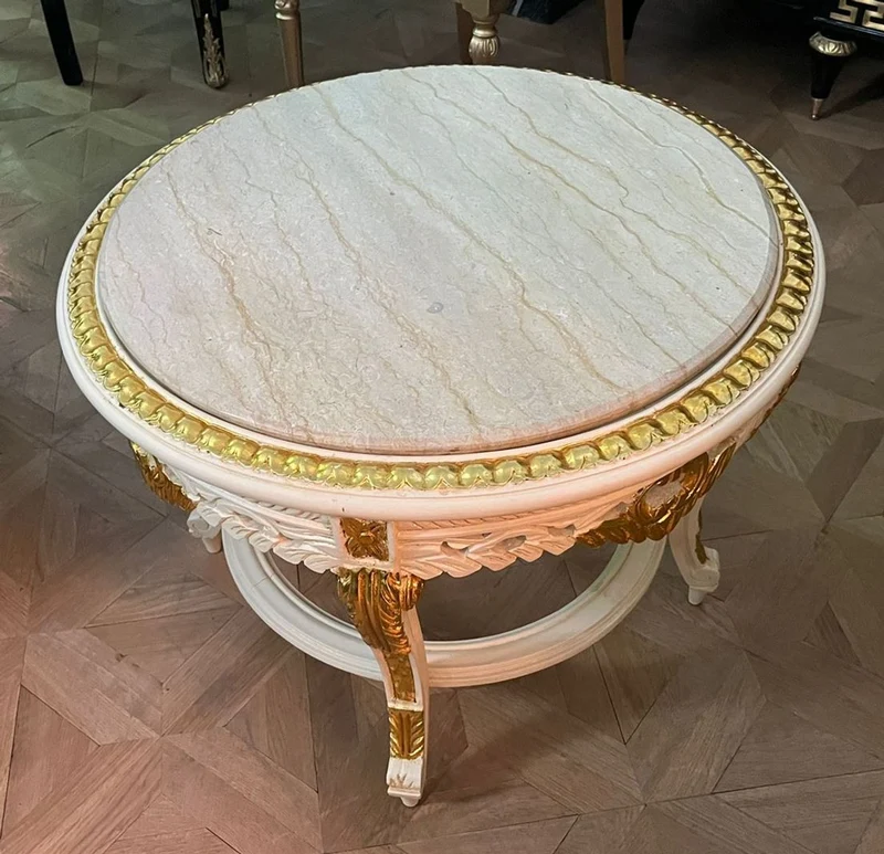 Casa Padrino Barock Couchtisch mit Marmorplatte Weiß / Gold / Creme - Runder Massivholz Wohnzimmertisch im Barockstil - Barockstil Wohnzimmer Möbel - Barock Möbel - Antik Stil Wohnzimmer Möbel
