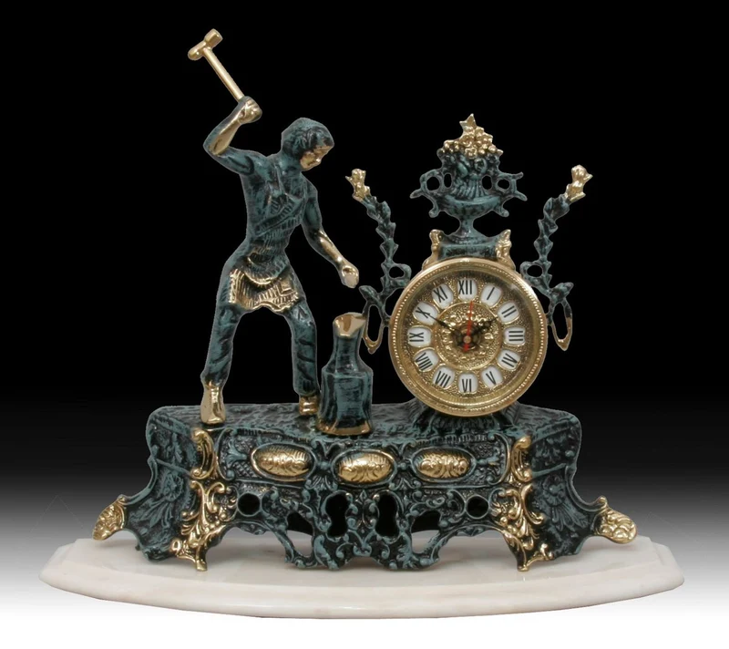 Casa Padrino Luxus Barock Tischuhr Blau / Gold / Weiß 46 x H. 40 cm - Handgefertigte Bronze Uhr im Barockstil - Barock Schreibtischuhr - Barock Schreibtisch Deko - Barock Deko Accessoires