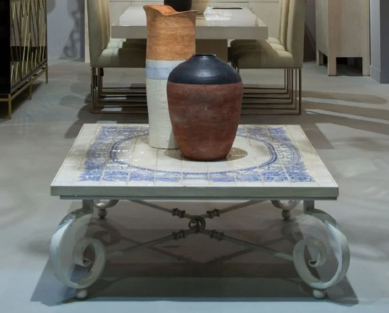 Casa Padrino Luxus Barock Couchtisch Creme / Blau / Weiß 136 x 106 x H. 42 cm - Gartentisch mit Keramik Fliesen Tischplatte und Schmiedeeisen Tischbeinen - Barock Wohnzimmer & Garten Möbel