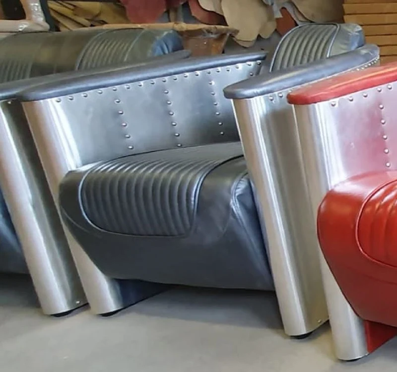 Casa Padrino Luxus Art Deco Leder Sessel Grau / Silber 69 x 70 x H. 82 cm - Aluminium Wohnzimmer Sessel mit hochwertigem Echtleder - Flugzeug Flieger Echtleder Möbel - Luxus Möbel