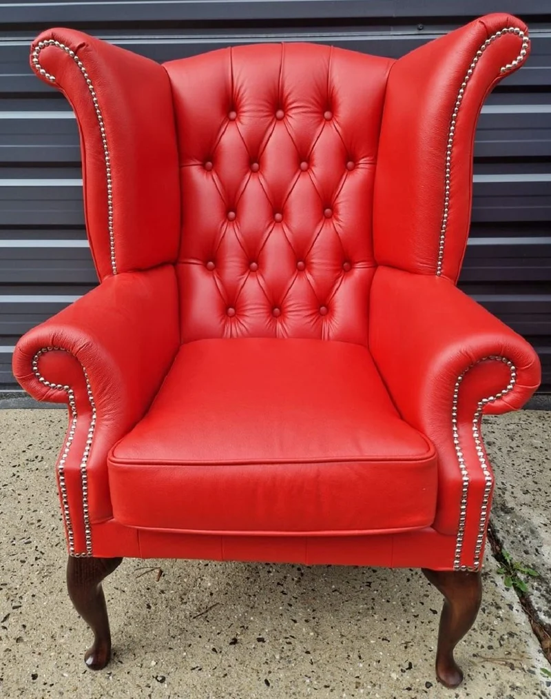 Casa Padrino Luxus Chesterfield Ohrensessel Rot / Dunkelbraun 98 x 90 x H. 110 cm - Echtleder Chesterfield Wohnzimmer Sessel - Wohnzimmer Möbel - Chesterfield Möbel - Luxus Leder Möbel