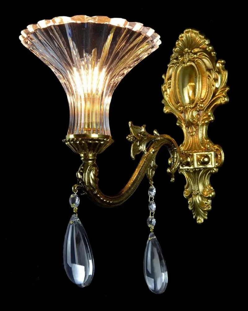 Casa Padrino Luxus Barock LED Kristall Wandleuchte Gold 15 x 37 x H. 37 cm - Barockstil Wandlampe mit Glas Lampenschirm und Kristall Behängen - Barock Leuchten - Edel & Prunkvoll