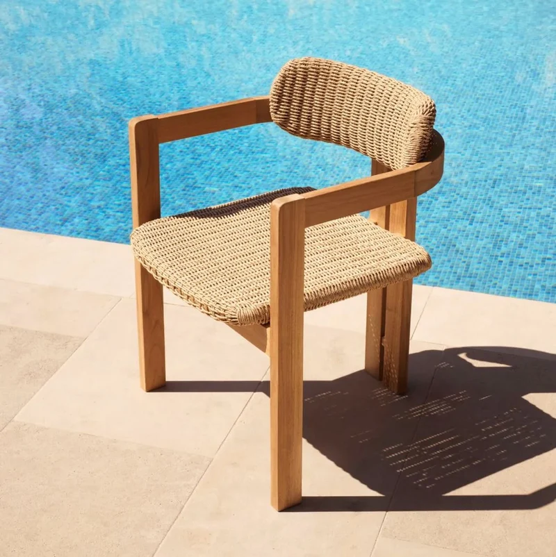 Casa Padrino Luxus Teakholz Esszimmer Stuhl mit Armlehnen Naturfarben 60 x 53 x H. 77 cm - Garten Stuhl - Terrassen Stuhl - Garten Möbel - Esszimmer Möbel - Luxus Teakholz Möbel