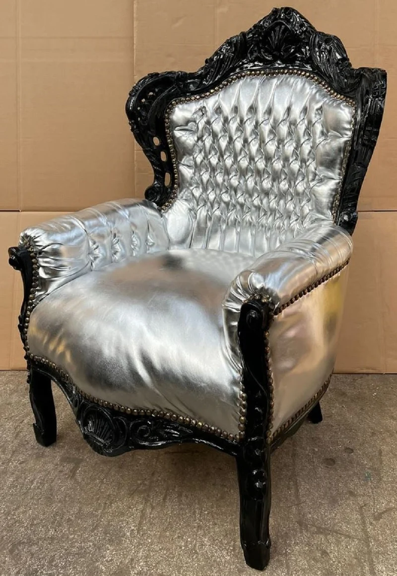 Casa Padrino Barock Sessel Silber / Schwarz - Handgefertigter Massivholz Wohnzimmer Sessel mit Kunstleder - Antik Stil Wohnzimmer Sessel - Barock Wohnzimmer Möbel