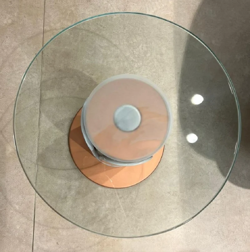 Casa Padrino Luxus Beistelltisch Weiß / Kupfer Ø 40 x H. 40 cm - Runder Tisch mit Glasplatte - Wohnzimmer Möbel - Hotel Möbel - Luxus Möbel