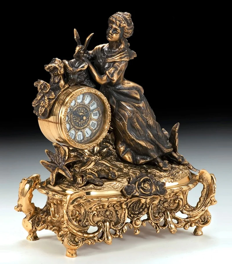 Casa Padrino Luxus Barock Tischuhr Gold / Bronze 28 x H. 35 cm - Handgefertigte Bronze Uhr im Barockstil - Barock Schreibtischuhr - Barock Schreibtisch Deko - Barock Deko Accessoires