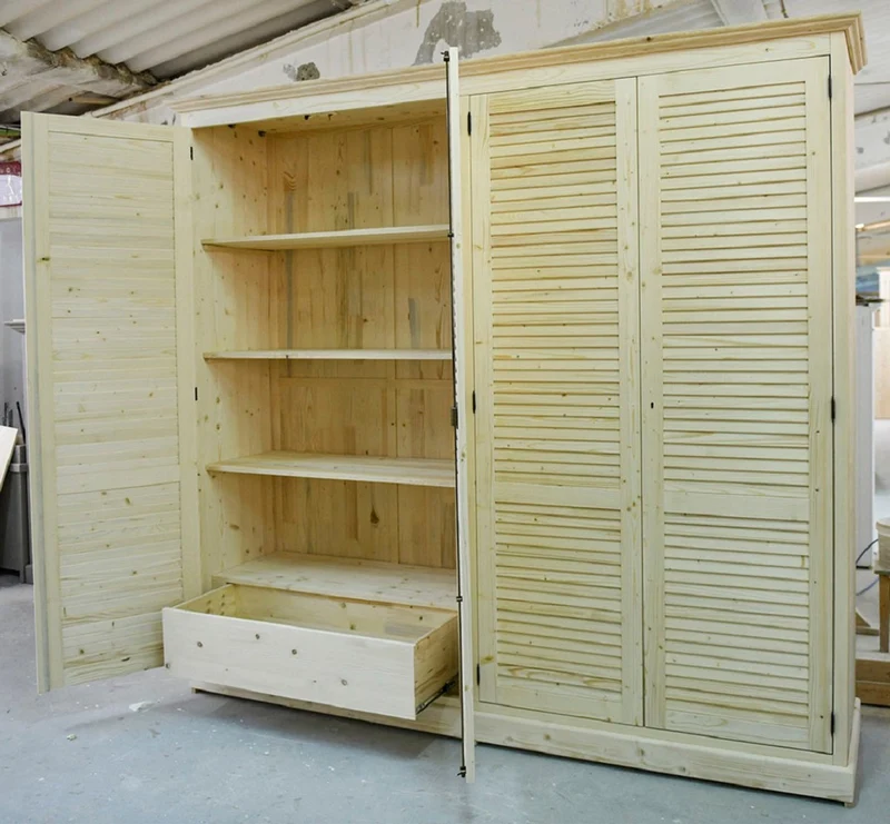 Casa Padrino Landhausstil Schlafzimmerschrank Naturfarben 254 x 59 x H. 230 cm - Massivholz Kleiderschrank mit 4 Türen und 2 Schubladen - Massivholz Schlafzimmer Möbel im Landhausstil