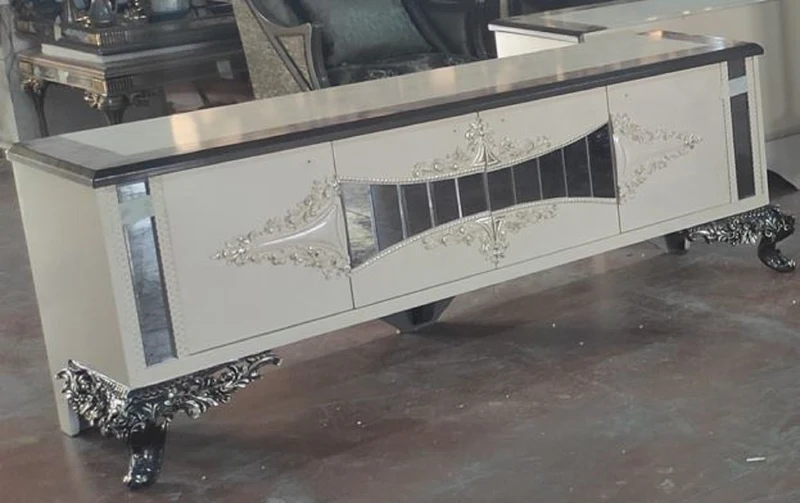 Casa Padrino Luxus Barock TV Schrank Creme / Silber / Grau / Gold - Prunkvolles Massivholz Sideboard mit 4 Türen - Luxus Wohnzimmer Möbel im Barockstil - Barock Möbel - Edel & Prunkvoll