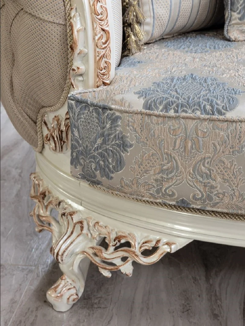 Casa Padrino Luxus Barock Sofa Mehrfarbig / Creamweiß / Kupfer - Barockstil Wohnzimmer Sofa mit elegantem Muster - Luxus Wohnzimmer Möbel im Barockstil - Barock Einrichtung - Barock Möbel