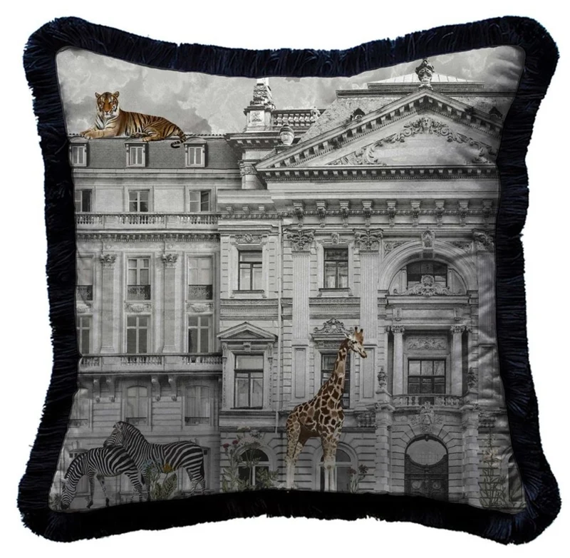 Casa Padrino Luxus Deko Kissen prunkvolles Haus & Tiere Grau / Mehrfarbig / Schwarz 45 x 45 cm - Bedrucktes Samt Kissen mit Fransen - Luxus Deko Accessoires