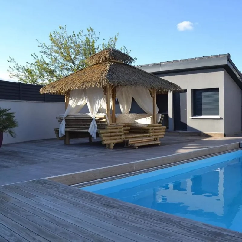 Casa Padrino Luxus Gartenhaus Naturfarben 330 x 300 x H. 345 cm - Wetterbeständiges Bambus Garten Haus - Bambus Pool Haus - Bambus Outdoor Haus - Luxus Bambus Gartenhäuser