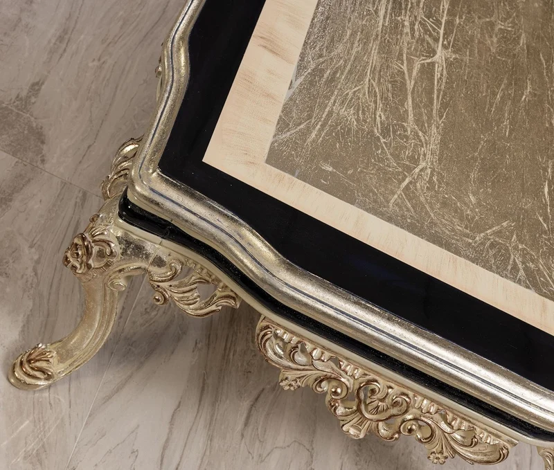 Casa Padrino Luxus Barock Wohnzimmer Set Weiß / Creme / Schwarz / Antik Gold - 2 Barock Sofas & 2 Barock Sessel & 1 Barock Couchtisch - Luxus Wohnzimmer Möbel im Barockstil - Barock Möbel