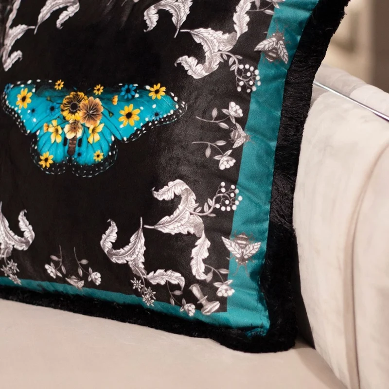 Casa Padrino Luxus Deko Kissen Schmetterling & Blumen Mehrfarbig / Schwarz 45 x 45 cm - Bedrucktes Samt Kissen mit Fransen - Luxus Deko Accessoires