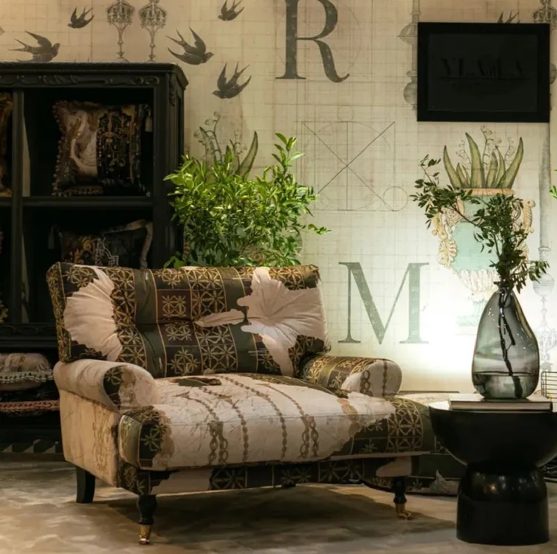 Casa Padrino Luxus Samt Sessel Grün / Mehrfarbig / Schwarz / Messing 105 x 95 x H. 90 cm - Wohnzimmer Sessel - Hotel Sessel - Wohnzimmer Möbel - Hotel Möbel - Luxus Möbel - Luxus Einrichtung