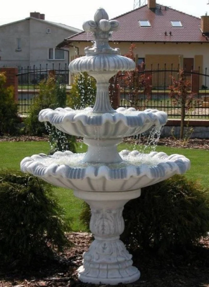 Casa Padrino Barock Springbrunnen mit dekorativer Lilie Grau Ø 129 x H. 196 cm - Prunkvoller Gartenbrunnen im Barockstil - Runder Gartendeko Stein Brunnen - Barock Garten Deko Accessoires