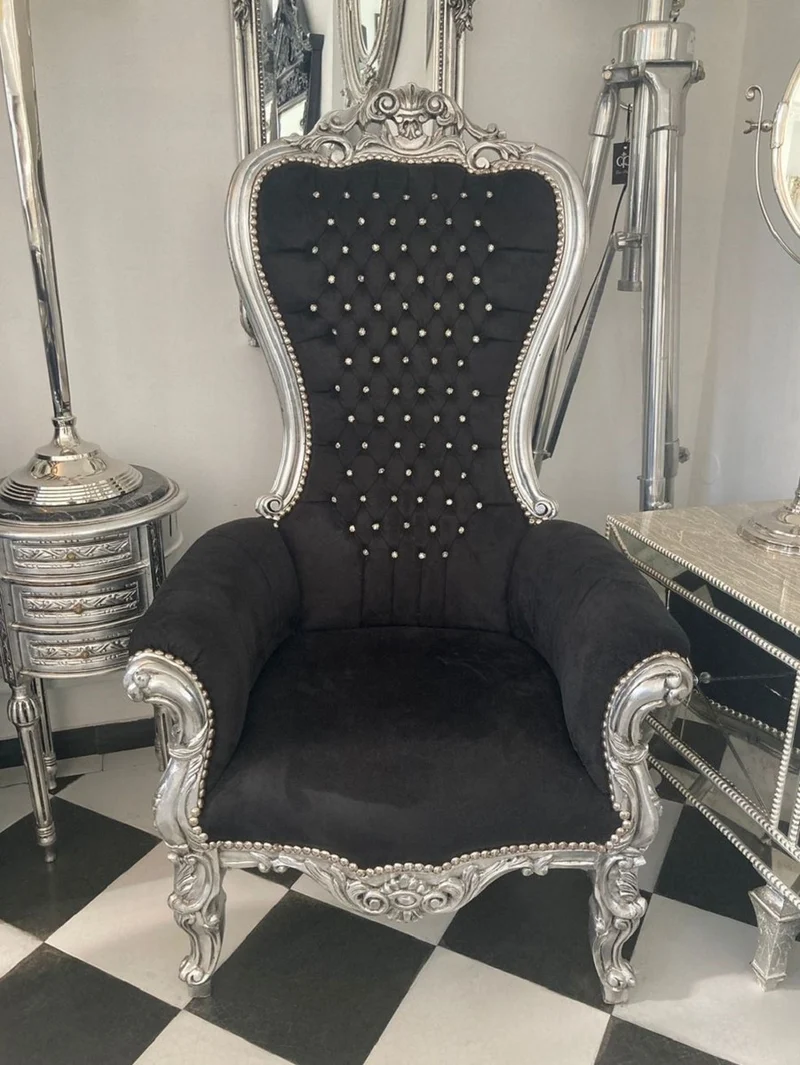 Casa Padrino Barock Thron Sessel mit edlem Samtstoff und Glitzersteinen Schwarz / Silber - Prunkvoller Barockstil Königssessel - Barockstil Hochzeitssessel - Barockstil Riesensessel - Barock Möbel