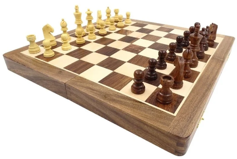 Casa Padrino Luxus Schach Set Braun / Beige 40 x 40 cm - Zusammenklappbares Holz Schachspiel - Holz Schachbrett mit Holz Schachfiguren - Luxus Deko Accessoires