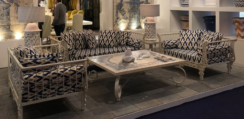 Casa Padrino Luxus Barock Schmiedeeisen Möbel Set Weiß / Blau / Gold - 1 Luxus Sofa & 2 Luxus Sessel & 1 Luxus Couchtisch - Wohnzimmer Möbel - Garten Möbel - Hotel Möbel - Luxus Barock Möbel