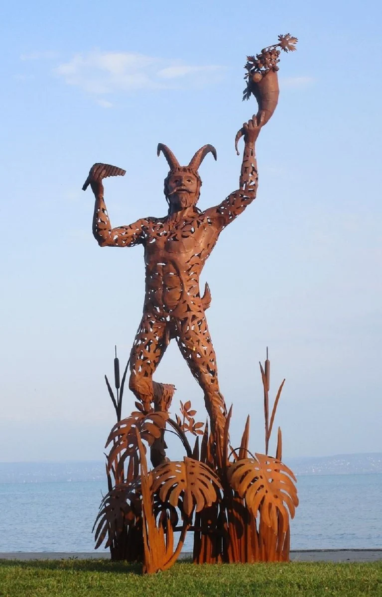 Casa Padrino Luxus Deko Skulptur Pan Rost 125 x 126 x H. 295 cm - Riesige Stahl Skulptur - Riesige Garten Deko Figur - Garten Skulpturen - Metall Skulpturen