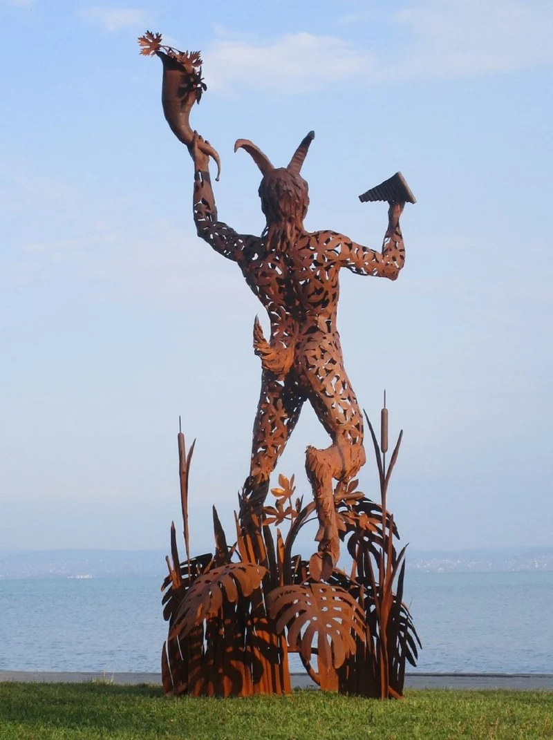 Casa Padrino Luxus Deko Skulptur Pan Rost 125 x 126 x H. 295 cm - Riesige Stahl Skulptur - Riesige Garten Deko Figur - Garten Skulpturen - Metall Skulpturen