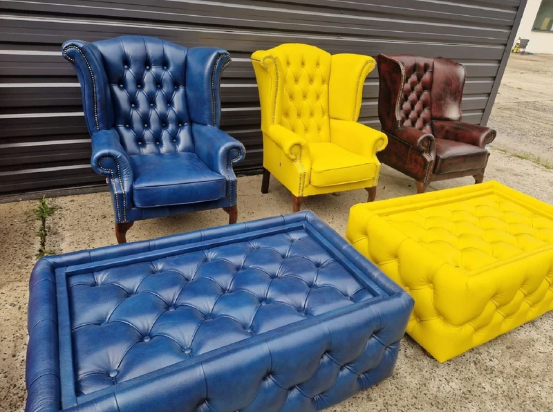 Casa Padrino Luxus Chesterfield Ohrensessel Gelb / Dunkelbraun 98 x 90 x H. 110 cm - Echtleder Chesterfield Wohnzimmer Sessel - Wohnzimmer Möbel - Chesterfield Möbel - Luxus Leder Möbel