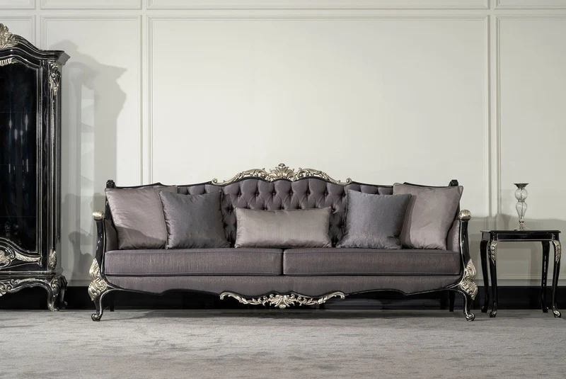 Casa Padrino Luxus Barock Wohnzimmer Sofa Lila / Schwarz / Silber - Prunkvolles Barockstil Sofa mit dekorativen Kissen - Luxus Wohnzimmer Möbel im Barockstil - Barock Möbel