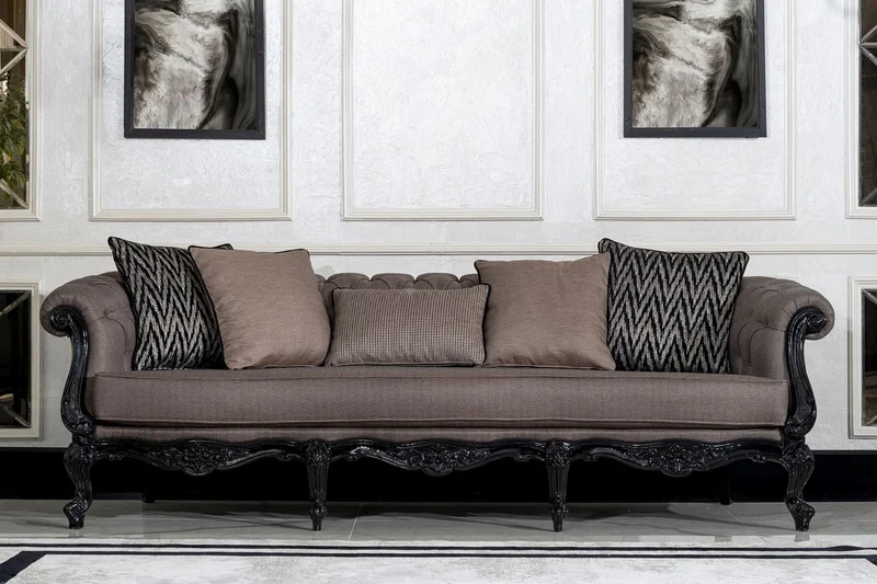 Casa Padrino Luxus Barock Wohnzimmer Sofa Grau / Schwarz - Handgefertigtes Barockstil Sofa mit dekorativen Kissen - Luxus Wohnzimmer Möbel im Barockstil - Barock Möbel - Edel & Prunkvoll