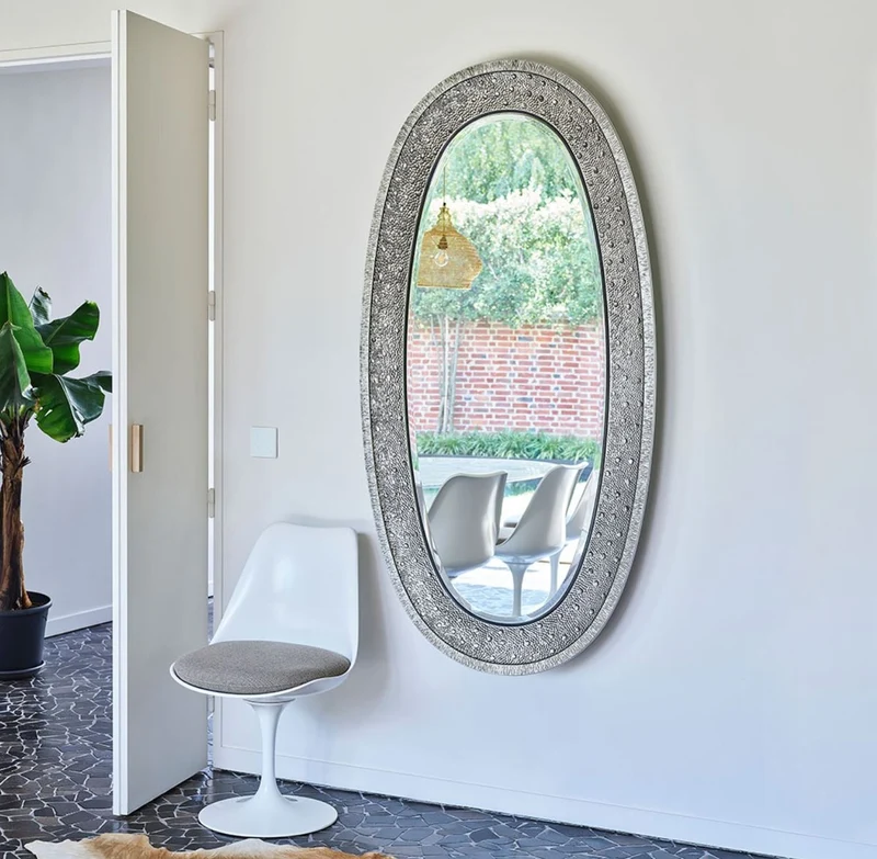 Casa Padrino Luxus Spiegel Silber 89 x 5 x H. 170 cm - Eleganter Ovaler Wandspiegel - Garderoben Spiegel - Wohnzimmer Spiegel - Luxus Deko Accessoires