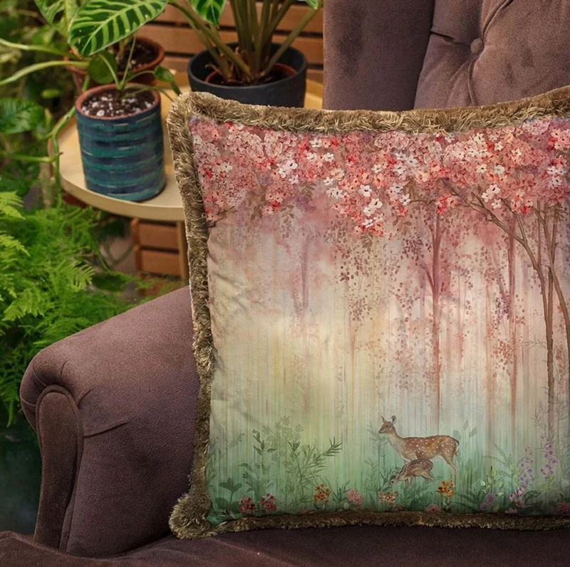 Casa Padrino Luxus Deko Kissen Wald & Tiere Mehrfarbig / Braun 45 x 45 cm - Bedrucktes Samt Kissen mit Fransen - Luxus Deko Accessoires