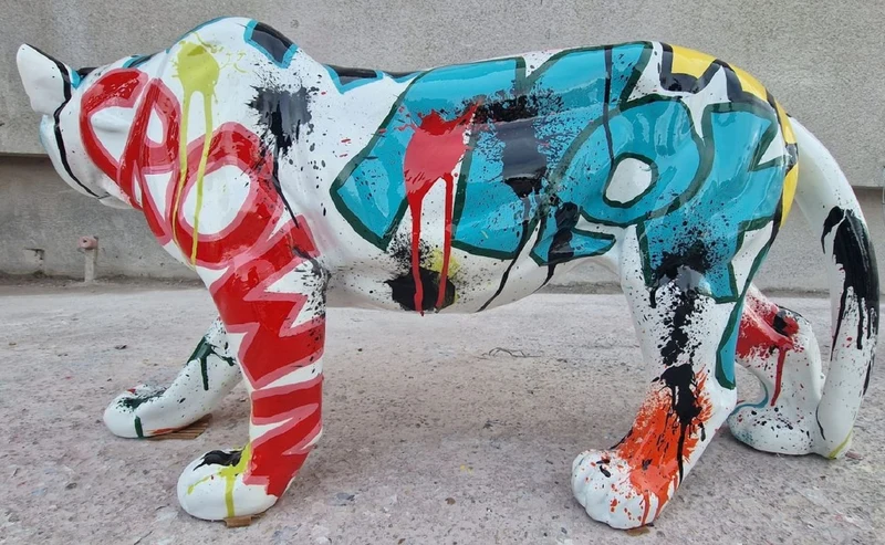 Casa Padrino Luxus Deko Skulptur Panther Weiß / Bunt 80 x H. 35 cm - Große Deko Figur - XXL Deko Skulptur - XXL Deko Figur - Wohnzimmer Deko - Garten Deko - Luxus Figuren