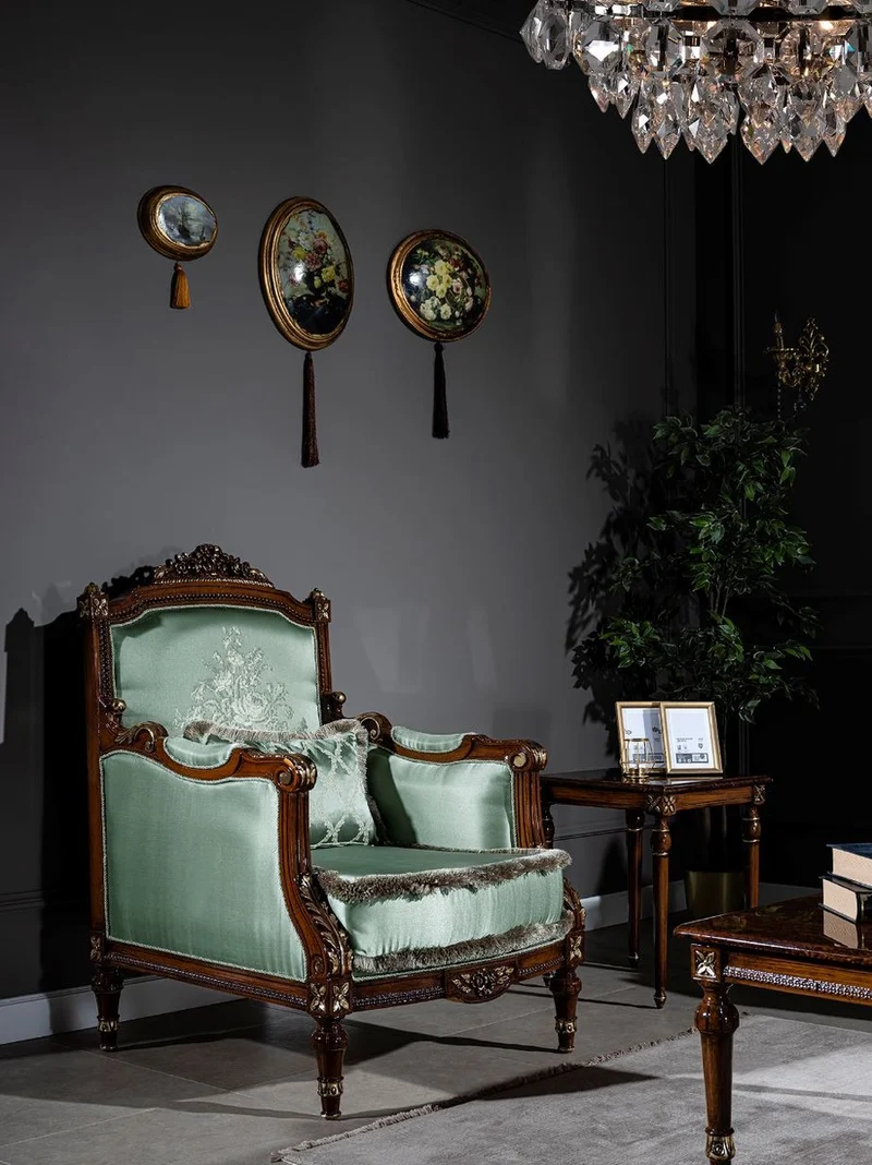 Casa Padrino Luxus Barock Sessel Hellgrün / Braun 80 x 90 x H. 119 cm - Wohnzimmer Sessel mit dekorativem Kissen - Barock Möbel