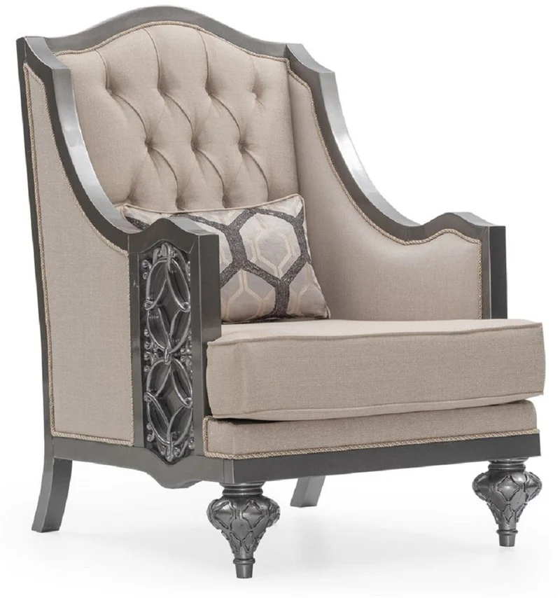Casa Padrino Luxus Barock Wohnzimmer Sessel Beige / Grau - Handgefertigter Barockstil Sessel mit dekorativem Kissen - Luxus Wohnzimmer Möbel im Barockstil - Barock Möbel