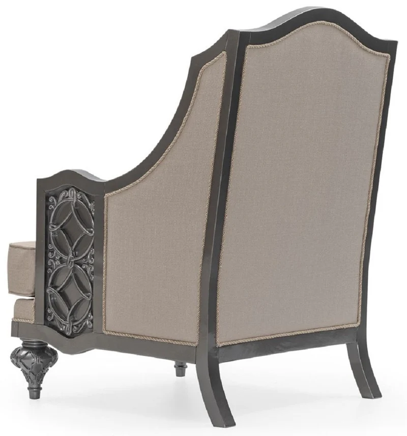 Casa Padrino Luxus Barock Wohnzimmer Sessel Beige / Grau - Handgefertigter Barockstil Sessel mit dekorativem Kissen - Luxus Wohnzimmer Möbel im Barockstil - Barock Möbel