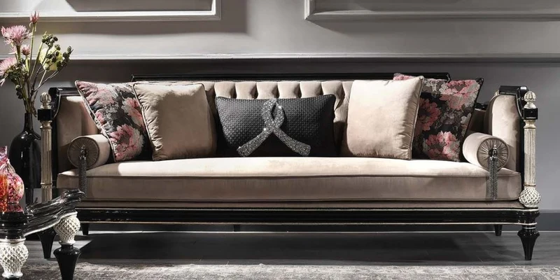 Casa Padrino Luxus Barock Samt Sofa Beige / Schwarz / Silber / Antik Gold 250 x 95 x H. 80 cm - Prunkvolles Wohnzimmer Sofa im Barockstil